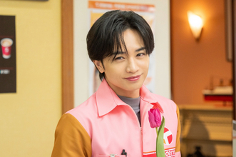 中島健人、“フェロモンだだ漏れ”コンビニ店長と自分を重ねる「ほぼ毎日ファンサしている状態」　門司港での“食いだおれ”エピソードも