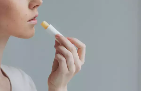 「懐かしすぎる！」ロート製薬が公開した“昔のリップクリーム”に「どこ行ってたん？！探したんやで？？？！！」