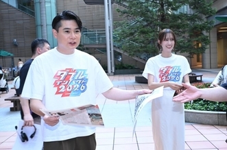 吉村崇＆佐々木久美、汐留にサプライズ登場　『ダブルインパクト』号外配布に通行人も騒然