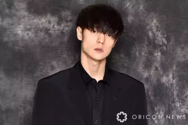 窪田正孝、タンクトップ姿で鍛え抜かれた“筋肉美”を披露「凄い細マッチョ」「肩むっきむきえぐぅ」