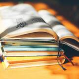 「紙の出版市場がついに1兆円割れ　2025年出版市場、4年連続マイナス」の画像1