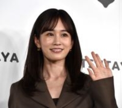 “過去最大露出”の前田敦子、写真集公式が“対抗”有吉弘行に感謝　SNS「結構攻めた写真集ですね！」「これがほんまもんやわ」