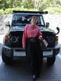「新山千春、新たな“相棒”の愛車「ランクル70」で自然満喫　焚き火＆温泉でリフレッシュ「白のパーカーお似合い」」の画像1
