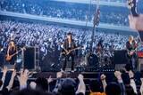 「a flood of circle、初の武道館　型破りのライブで示したロックンロール・バンドのドキュメント」の画像1