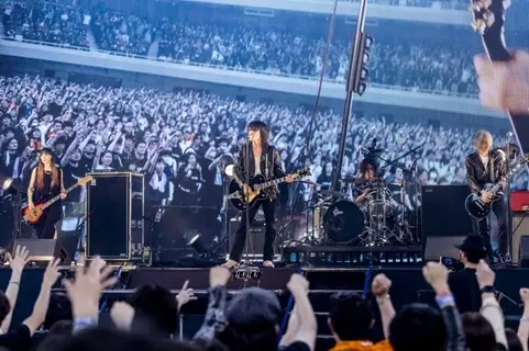 a flood of circle、初の武道館　型破りのライブで示したロックンロール・バンドのドキュメント