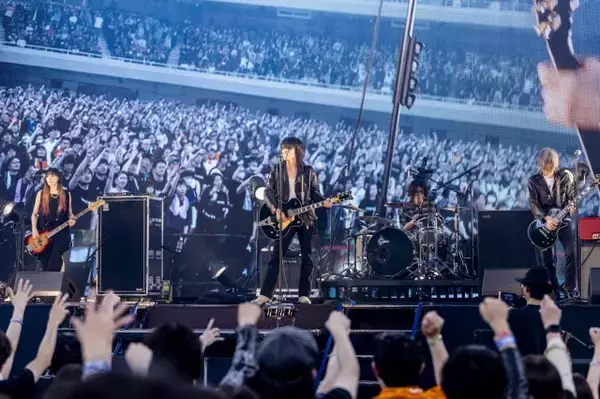 a flood of circle、初の武道館　型破りのライブで示したロックンロール・バンドのドキュメント