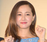 「沢尻エリカ、“色気たっぷり”グラビアショットにファン興奮「色気エグ」「美しすぎて」　約20年ぶりの写真集が話題」の画像1