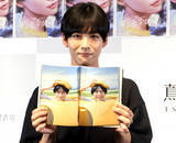 「1st写真集発売のカンテレ秦令欧奈アナ、「頭の上にバナナを乗せるのが定番…」→“誤報”を訂正・謝罪「失礼しました」」の画像1