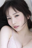 「虹コン・栗原舞優、最新写真集で2つの表情　「普段あまりお見せしない」大人っぽい姿も」の画像1