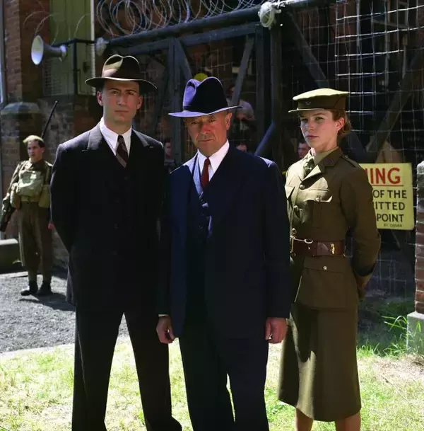 英国ミステリー『刑事フォイル』NHK総合で初放送　10月11日スタート、シーズン1・2を全16回で