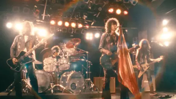 斉藤和義がヘヴィメタルバンド結成？　新曲MVで謎の4人組が登場