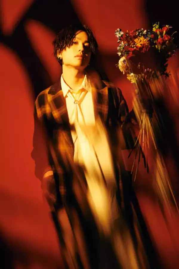 Saucy Dog・石原慎也とglambがコラボレーション　エレガントなロックスタイルを表現