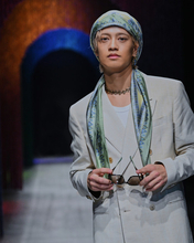 高橋海人、“ボヘミアンエレガンス”な旅人ルック　エトロ秋冬コレクション参加でセレブと歓談