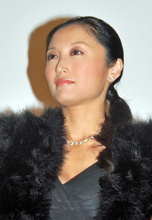 “丸刈り頭”の写真集が話題・井上晴美、バストに1億円の保険をかけた当時を振り返る「すごく不思議な感覚」