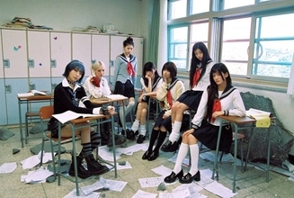 HANA・JISOOとMOMOKA、ILLIT新曲に参加「それぞれの違った魅力が重なり合った、大切な人に届けたい素直な気持ちを込めた楽曲です」【コメントあり】
