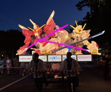 『ガンダムSEED』青森ねぶた祭に登場　フリーダム＆ジャスティス盛り上げる