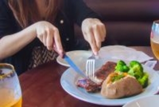 「マダニ」に咬まれて牛肉アレルギーに…発症しやすい血液型や重症化リスクは？「住宅地や犬の散歩でも注意」医師が警鐘