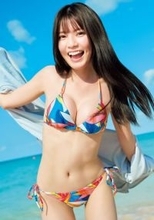 主人公（金丸紗希）、「#引きこもりが海で水着になるまであと○日」連動企画　『ヤンジャン』表紙＆巻頭グラビアに登場