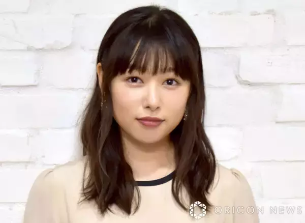 桜井日奈子「腹筋を割りました」　“バキバキ”腹筋×へそピ姿にファン衝撃「大胆衣装やね」「かっこいい！」「腹筋スゴい」