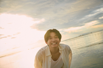 声優・梅田修一朗が31歳の誕生日に初写真集発売、地元・千葉の思い出の場所で撮影「一緒に出かけているような気持ちになってもらえたら」