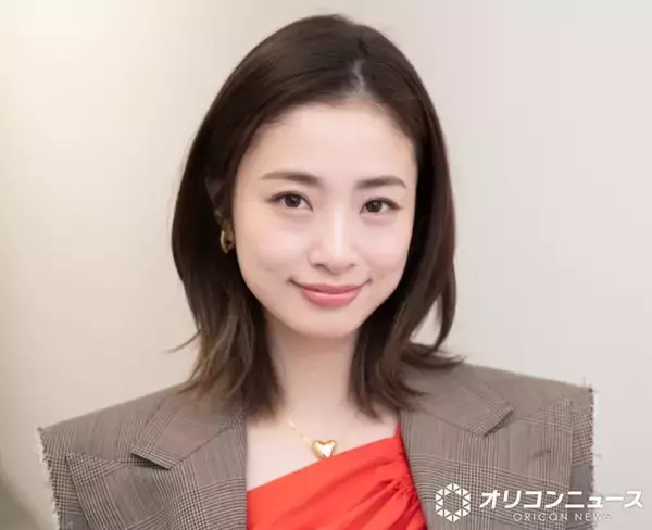 【M-1】上戸彩に早くも「優勝！」の声　登場すぐさま反響相次ぐ「今年もかわいい！」「ドレスえぐい」