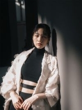 のん、大胆ウエストカットの黒コーデ披露　「完全に心を奪われる」「Maxにオーラ全開」と称賛