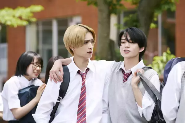 「なにわ男子・高橋恭平、岩瀬洋志と“ゼロ距離”に　“魅力全部のせ”場面写真公開」の画像