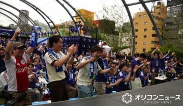 【W杯2026】日本先制！渋谷のPV会場歓喜　永島優美はファンと喜び分かち合う　INI・西洸人は子どもと喜ぶ「うおっ！」「しゃー！」