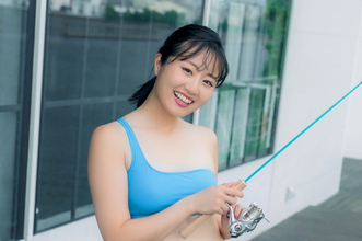 グランプリ4冠の釣り好きグラビアアイドル・心愛、マイ釣り竿で元気いっぱい美ボディ披露