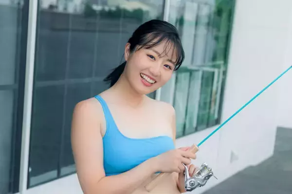 グランプリ4冠の釣り好きグラビアアイドル・心愛、マイ釣り竿で元気いっぱい美ボディ披露