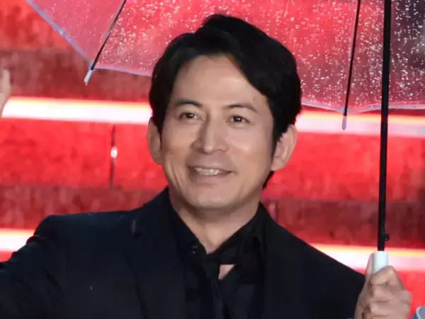 【東京国際映画祭】岡田准一、松坂桃李＆清野菜名とレッドカーペットのトリ飾る