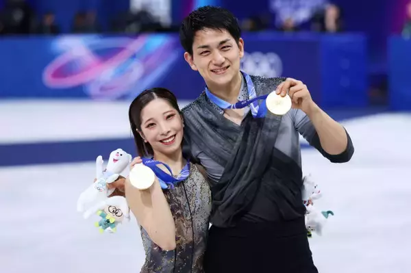 “りくりゅう”三浦璃来＆木原龍一、“ポケモン”のプレゼントに笑顔　2人で同じもの選び「まさかの御三家以外」「どんだけ仲いいねん!!」【ミラノ・コルディナ冬季五輪】