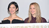 「日本人初のカンヌ最優秀女優賞・岡本多緒、日本初披露の場で涙　共同受賞のヴィルジニー・エフィラとともに喜び分かち合う」の画像1