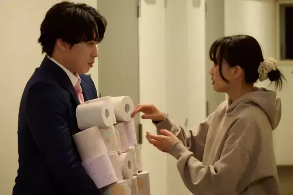 『ターミネーターと恋しちゃったら』宮舘涼太“アンドロイド”のときめきシーンに反響　ヒロイン・臼田あさ美と2人きりのオフィスで…