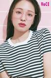 「横田真悠、Tシャツ＆ふわじゅわリップの正解コーデ　『VOCE』巻頭メイク企画に登場」の画像1