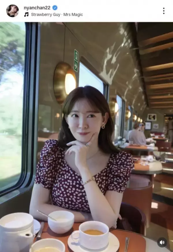 小嶋陽菜、“激揺れ”オリエント急行でランジェリー＆バスローブ姿披露　イタリア旅オフショに反響「凄くスタイル良い」