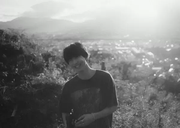 鈴木仁が写真展『zjine展』開催　“撮る側と撮られる側”2つの視点で構成　友人・見上愛らの写真も