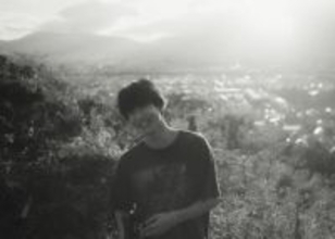 鈴木仁が写真展『zjine展』開催　“撮る側と撮られる側”2つの視点で構成　友人・見上愛らの写真も