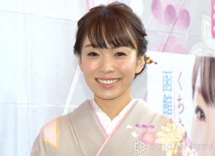 杜このみ、夫・高安関と2ショット「結婚記念日お祝いに」　豪華な“特大ブーケ”抱えニッコリ「幸せオーラいっぱい」「とっても素敵なご夫婦」