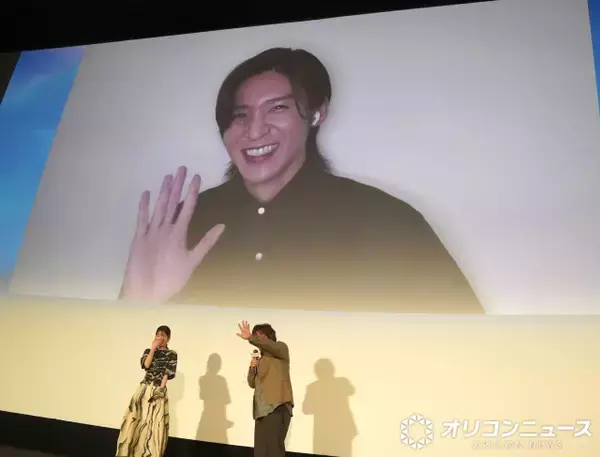 目黒蓮がカナダから中継　浜辺美波、笑いこらえきれず「ちょっと待って…」　現地時間で誕生日を祝福される