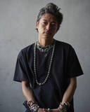 「窪塚洋介、白と黒のTシャツコーデで魅せる大人の色気　ヘインズ×GDCコラボのCPビジュアルに」の画像1