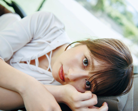 ももクロ佐々木彩夏、30歳の艶やかな色香　1st写真集新カット＆映像公開