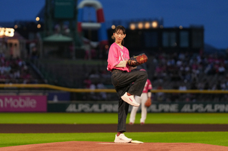 森川葵、サウスポーからの“美フォーム＆美貌”に反響「顔が小さい！細い！」「めちゃかわだった」