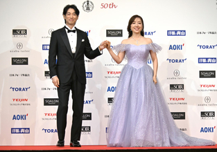 『ベストフォーマリスト賞』に平原綾香＆ディーン・フジオカ　艶やかに優雅に登場