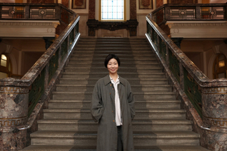 土居志央梨『虎に翼』スピンオフ『山田轟法律事務所』ラストシーンで「胸がいっぱいに」　名古屋市市政資料館でロケ