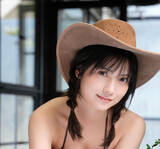 「桃月なしこ、今年の干支「馬」モチーフのグラビア撮影で苦い顔「恥ずかしながら私は人参が苦手なので…」」の画像1