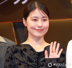 有村架純、シンガポールの街なかで転倒「30過ぎて急に全力疾走は危ない」