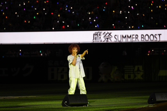 Crystal Kay、『鷹祭 SUMMER BOOST』でパフォーマンス　チームも快勝で「気持ちよく歌えました」