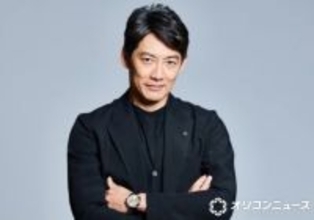 反町隆史、“兄”との2ショットに反響　ネクタイ姿でおそろいポーズ「カッコ良すぎる兄弟」「ワイルド」「お2人とも素敵です」　ドラマ『ラムネモンキー』で松村雄基と兄弟役