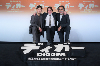 『国宝』李相日監督、トム・クルーズには「限界がない」　『DIGGER』舞台あいさつにサプライズ登壇